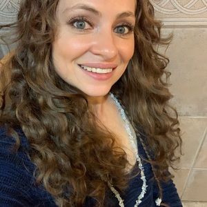 Meet your Posher, Roxanne